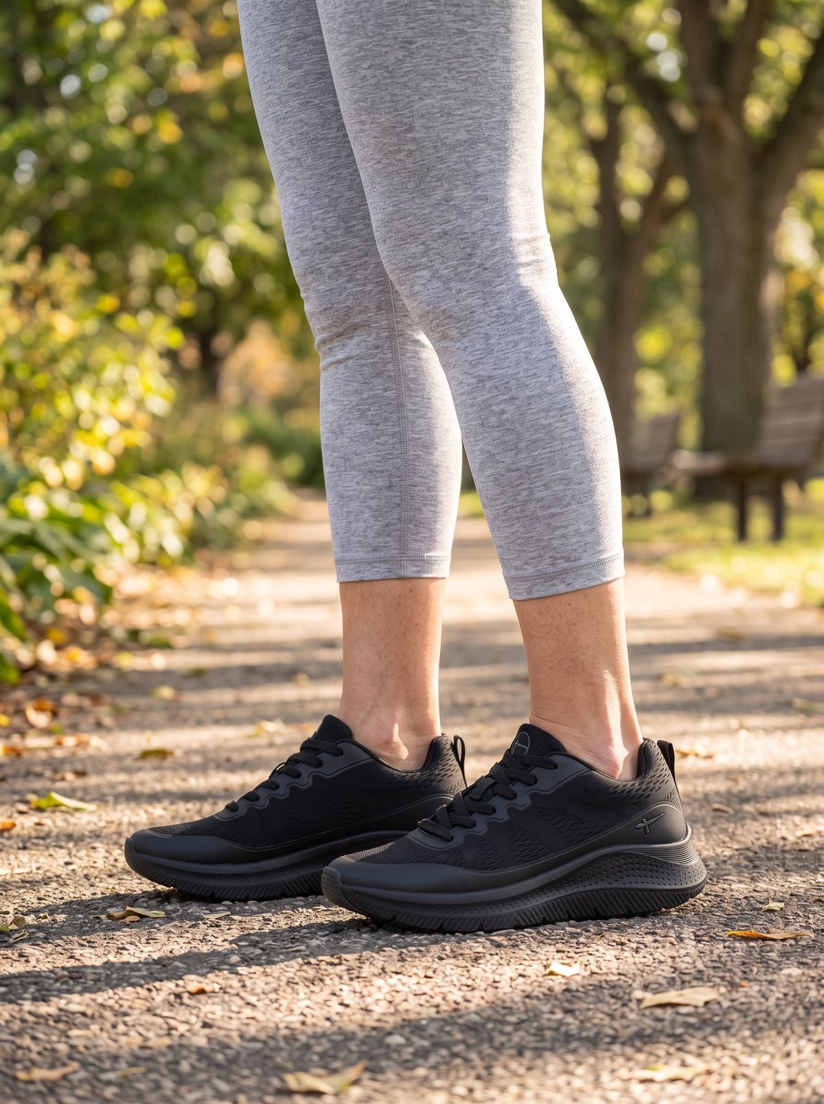 Nadine Black Uni — Lace-up Sneaker