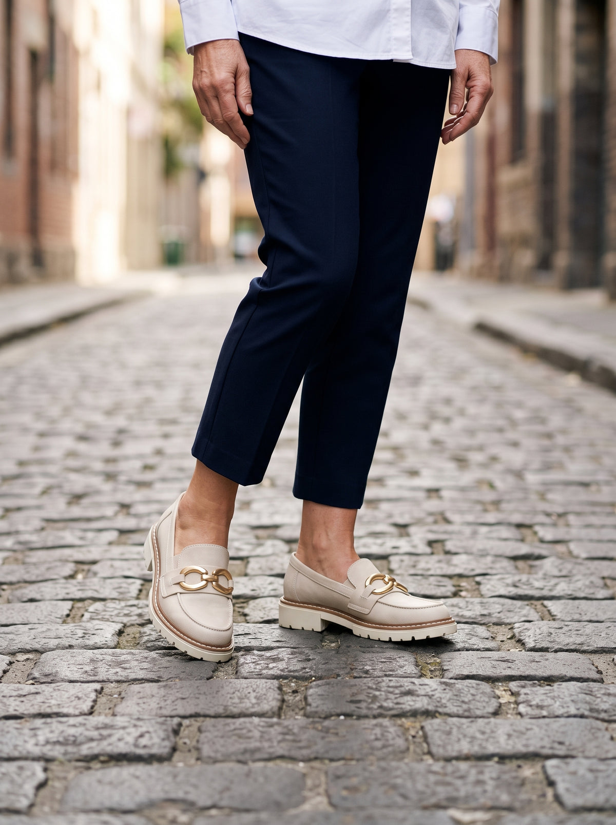 Ophelia Beige — Slip-on