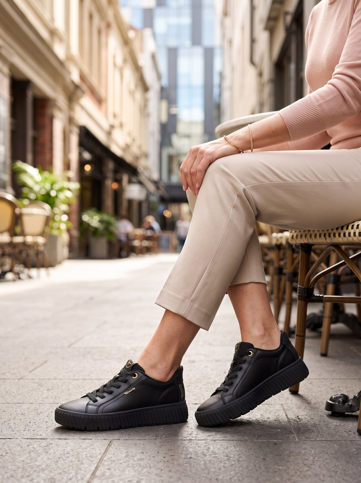 Viviene Black — Step In Casual
