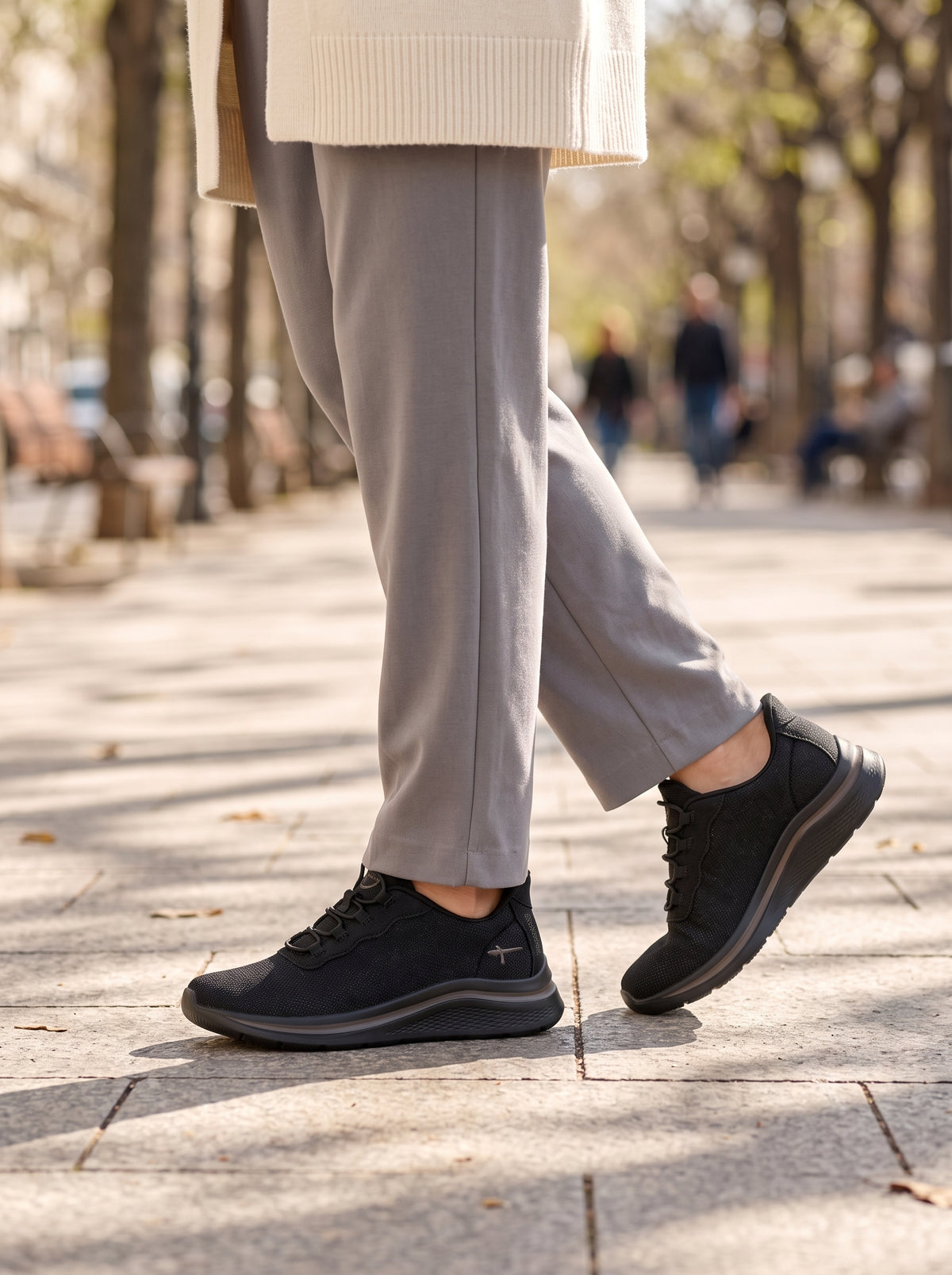 Annika Black — Light weight Step In Casual