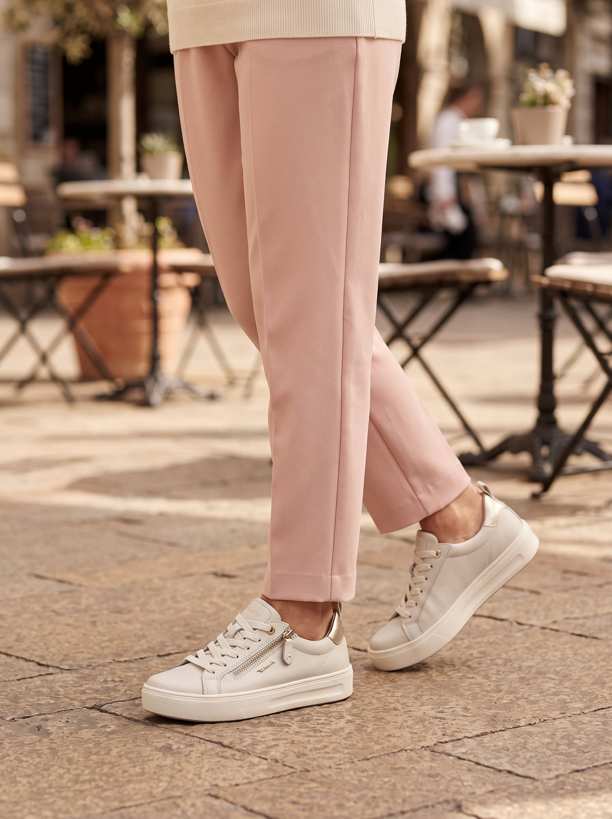 Claudia Off White