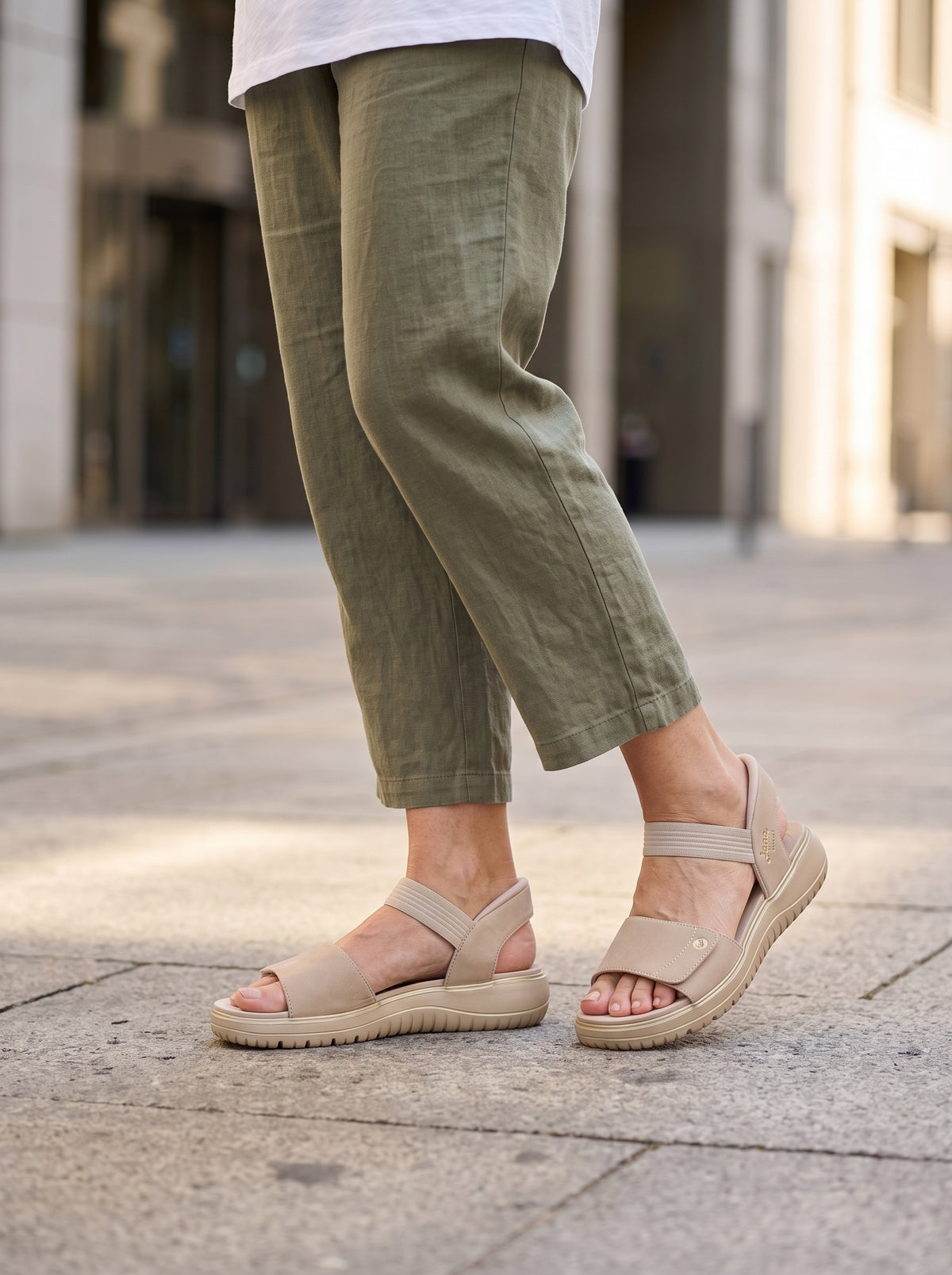Farah Beige — Sandal