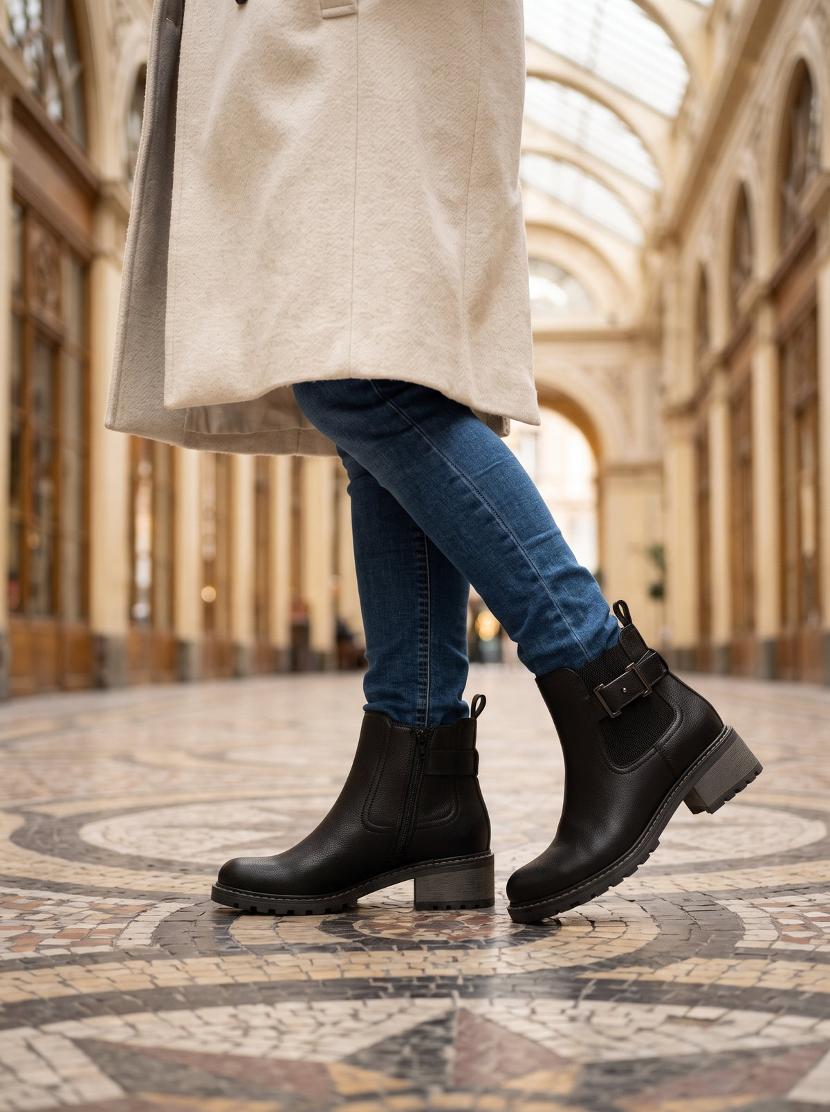 Klara Black — Chelsea Boot