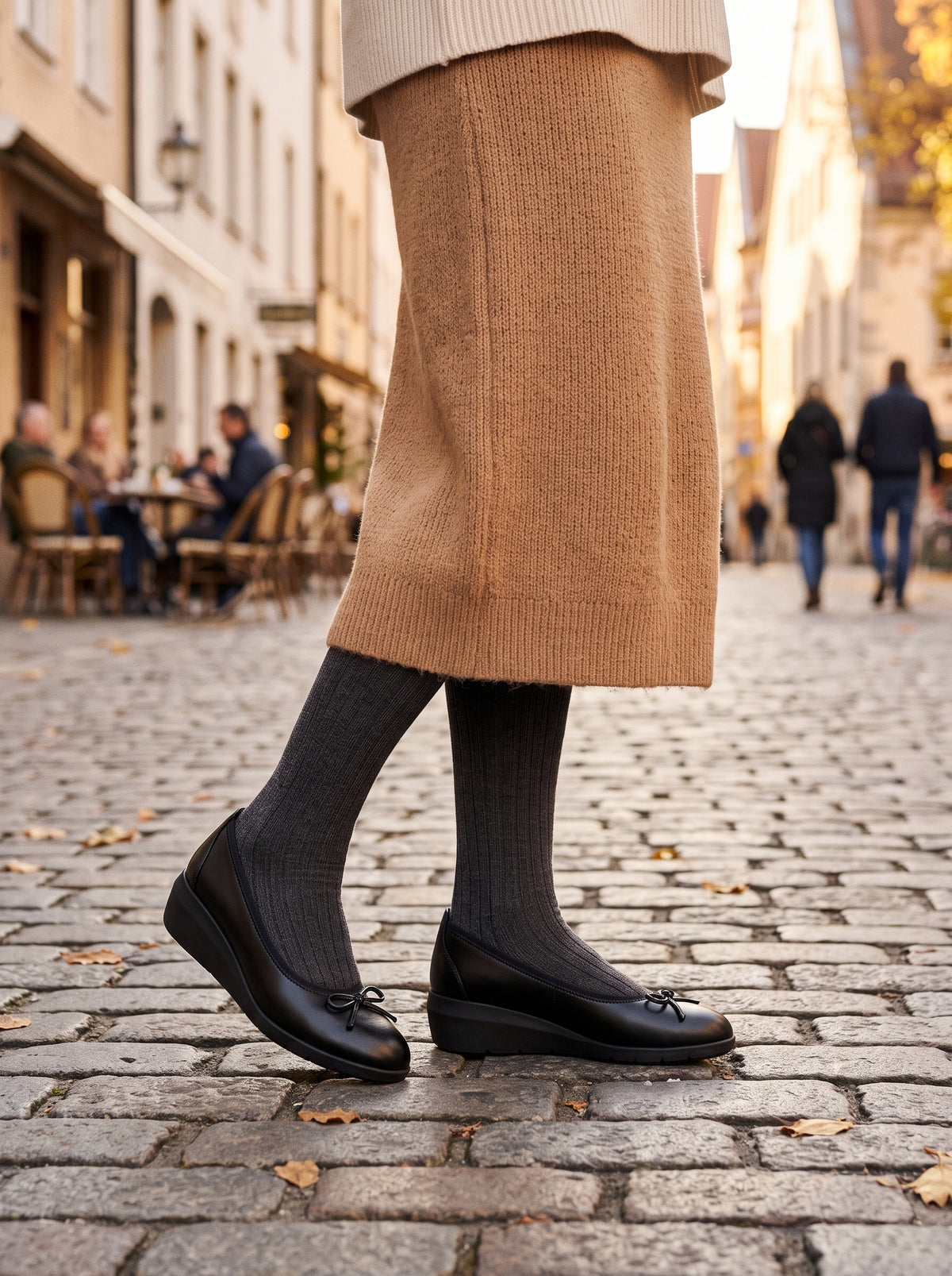 Odette Black — Wedge Casual