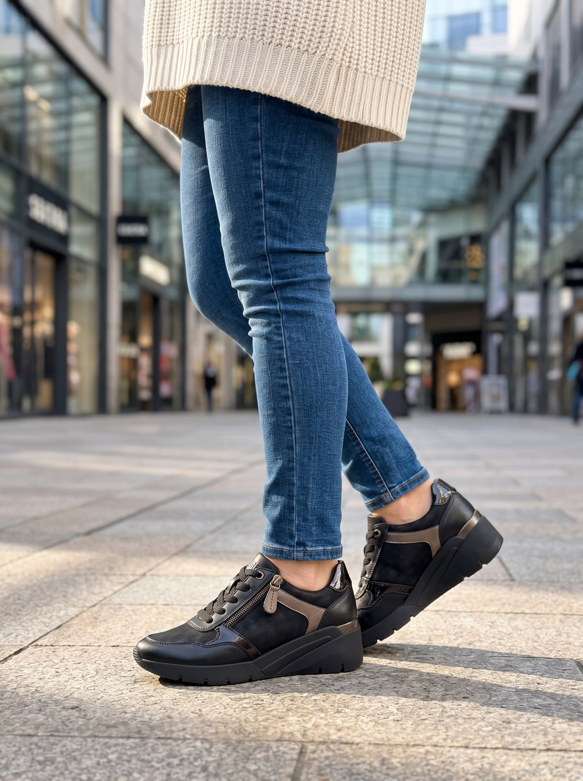 Petra Black — Wedge Casual