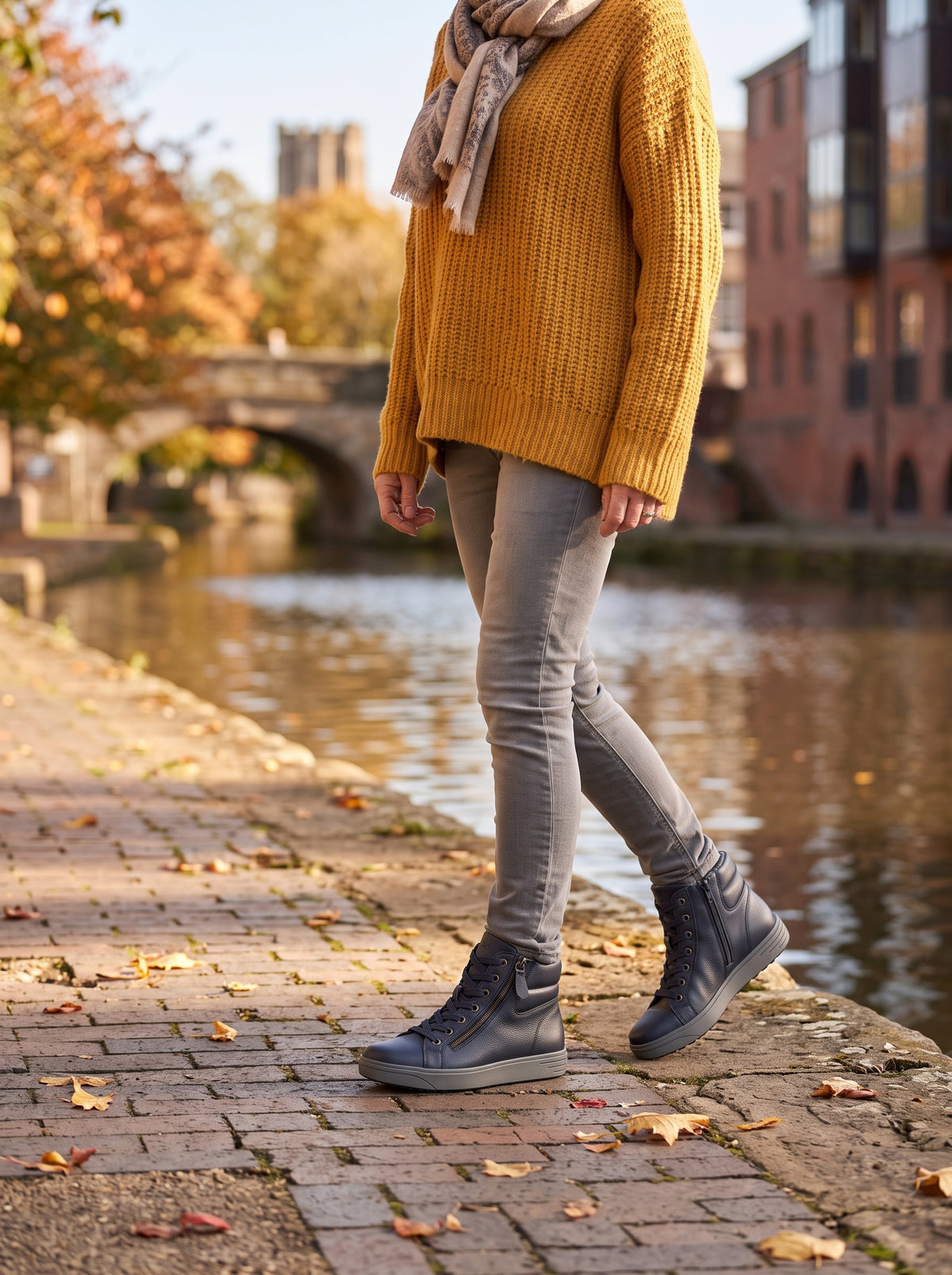 Saga Navy — High-Top Boot